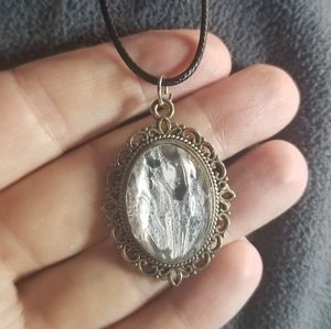 Original paint pouring skin jewelry.